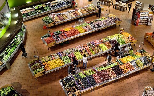 Auf dem Bild ist die Gemüseabteilung eines Lebensmittelgeschäftes zu sehen.  | © pixabay