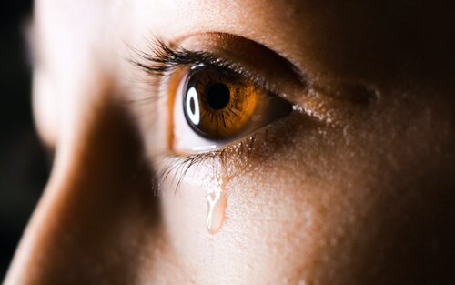 Nahaufnahme einer Person, die weint. | © unsplash