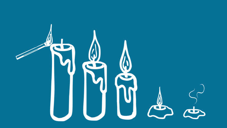 Auf dem Bild sind die Burnout-Phasen als Kerzen dargestellt: die erste Kerze ist noch gross und wird erst angezündet. Danach werden Kerze und Flamme immer kleiner, die fünfte Kerze ist nur noch ein Stummel und die Flamme erloschen. | © Stiftung MyHandicap / EnableMe