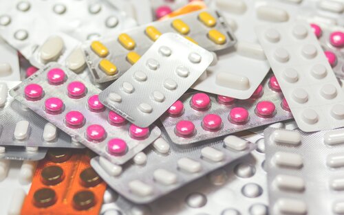 Viele Tablettenblister auf einem Haufen. | © pixabay