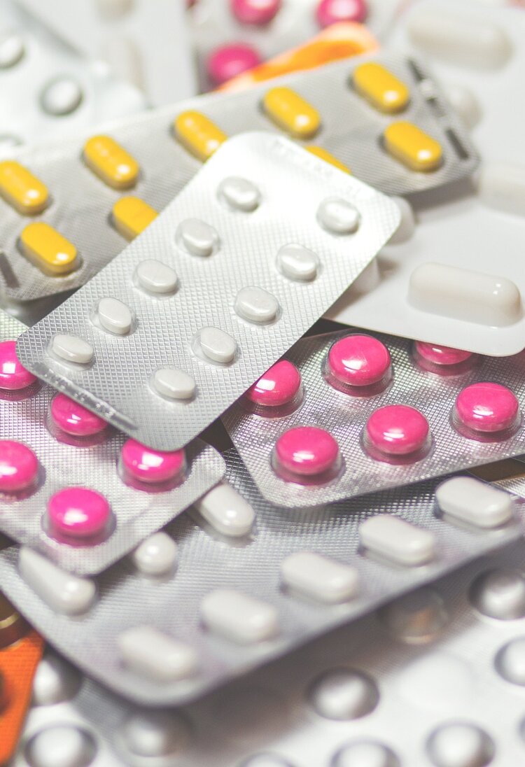 Viele Tablettenblister auf einem Haufen. | © Pixabay