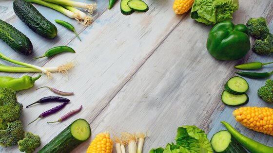 Grünes und gelbes Gemüse im Kreis angeordnet. | © Pixabay