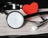 Stethoskop mit Herz und EKG. | © pixabay