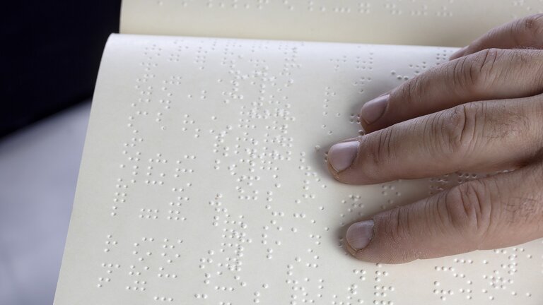 Text in Braille-Schrift | © pixabay