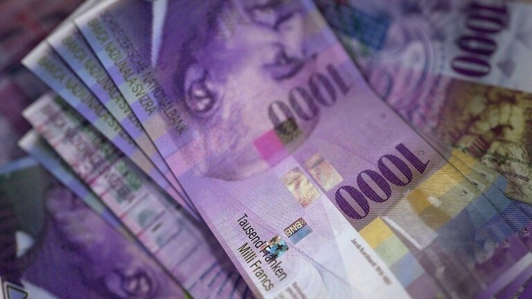 mehrere CHF 1000 Banknoten | © pixabay