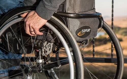 Nahaufnahme eines Rollstuhls | © pixabay