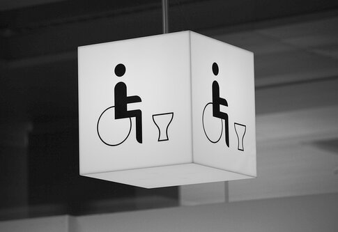 Schild einer Behindertentoilette | © pixabay