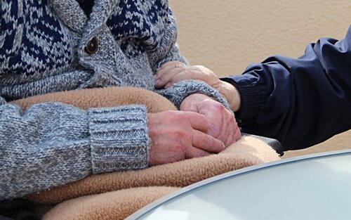 Hände von älteren Menschen | © pixabay