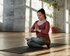 Eine Frau mit Down-Syndrom macht Meditationsübungen. | © pexels