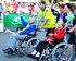 Firmenlauf mit zwei älteren Menschen im Rollstuhl, die von den Läufern gestossen werden. | © pixabay