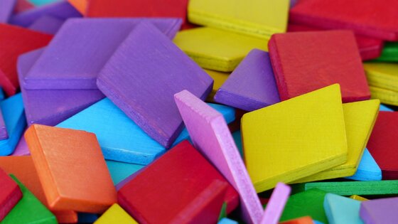 Farbige Bauklötze aus Holz | © Pixabay