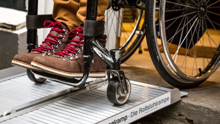 Bild einer Rollstuhlrampe. | © Gesellschaftsbilder.de