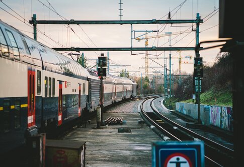 Ein SBB-Zug steht still. | © unsplash