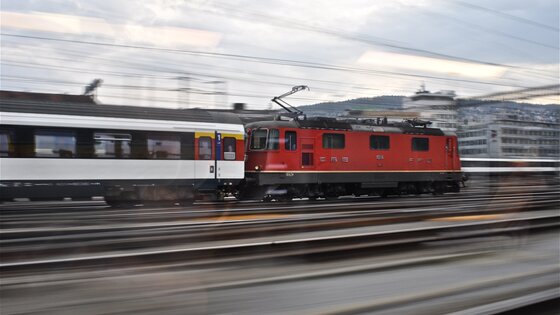 Fahrender Zug der SBB. | © Unsplash
