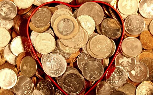 Ein Herz in der Mitte von vielen Münzen.  | © pixabay