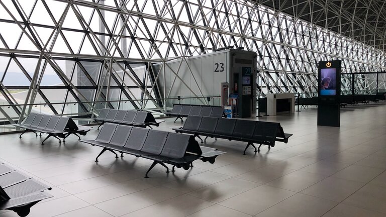 Foto eines leeren Flughafens. | © unsplash